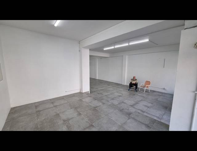 250M² BUILDING TO LET IN WOODSTOCK